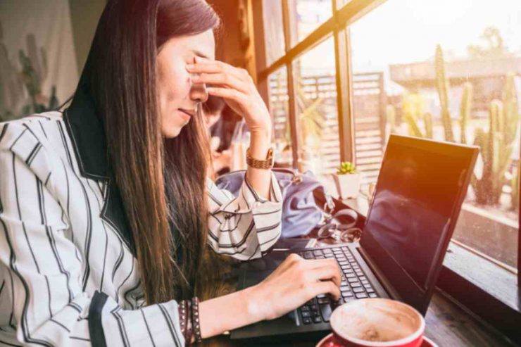 meglio stare al pc con la luce accesa o spenta