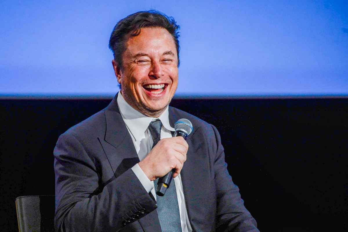 Elon Musk felice
