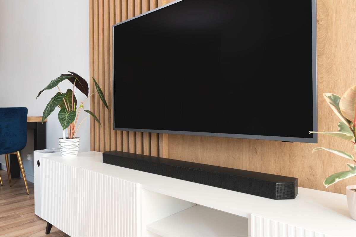 Il collegamento tra TV e casse bluetooth mantiene tutto più in ordine