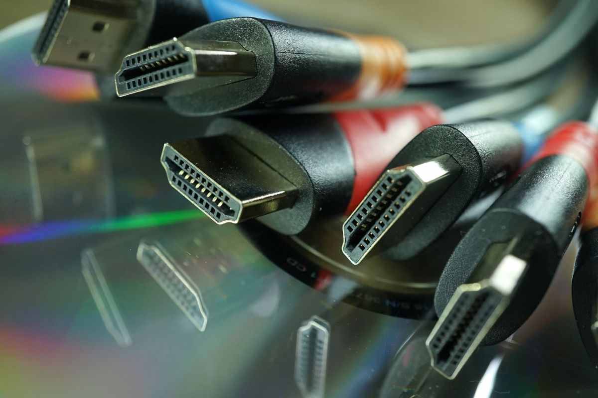 Se casse e TV lo supportano, puoi collegarle con un cavo HDMI