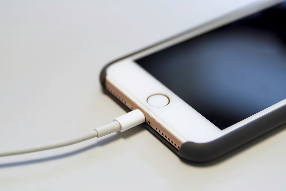 Regola le impostazioni per risparmiare batteria iPhone