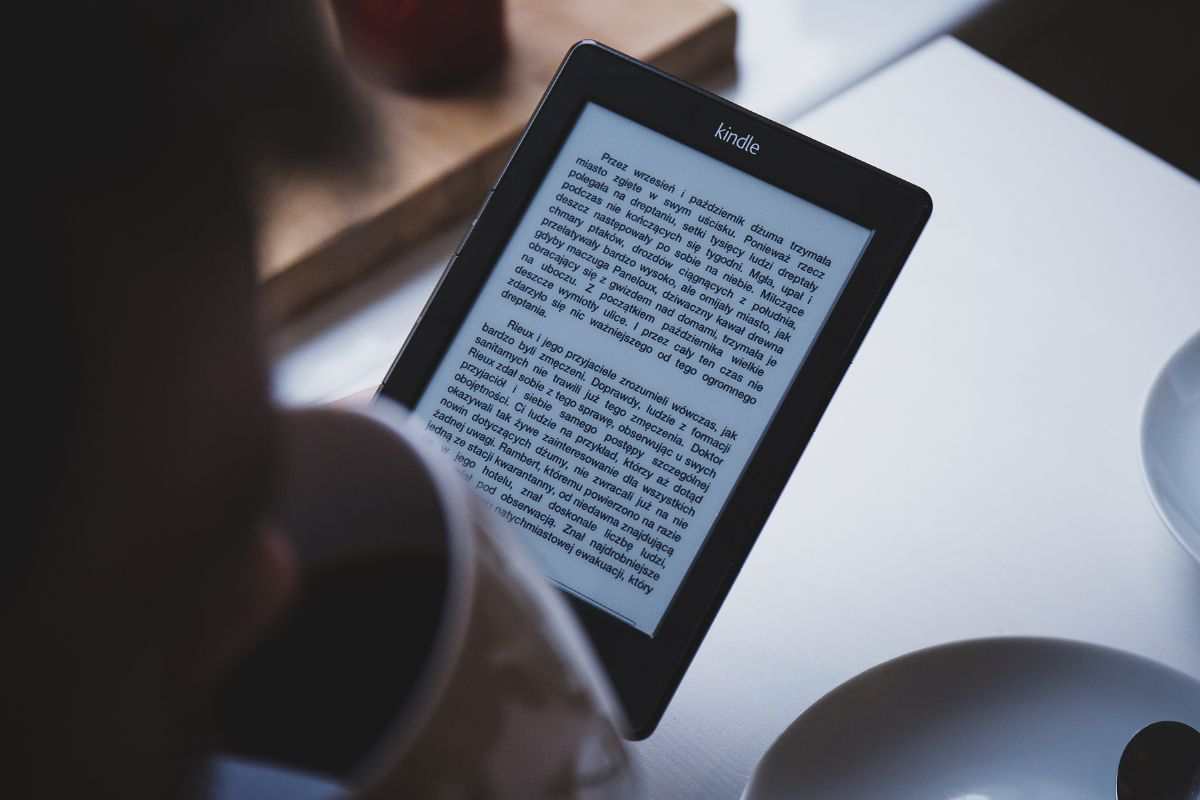 Come si connette il Kindle a internet?