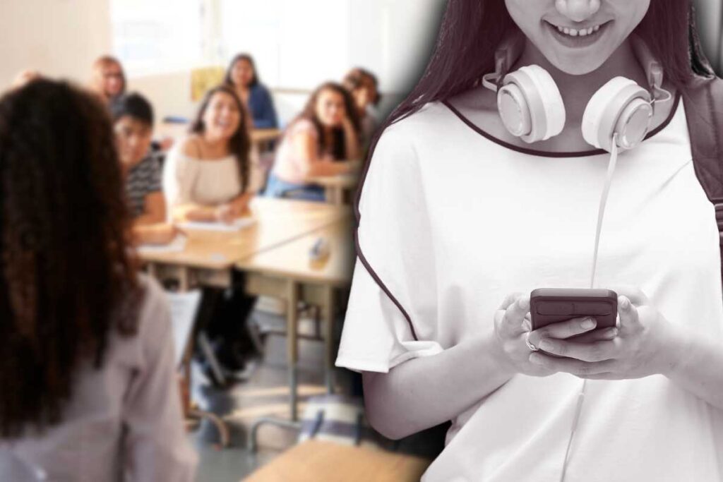 Smartphone in classe, ecco come fare per limitare l'uso dei ragazzi durante le ore scolastiche